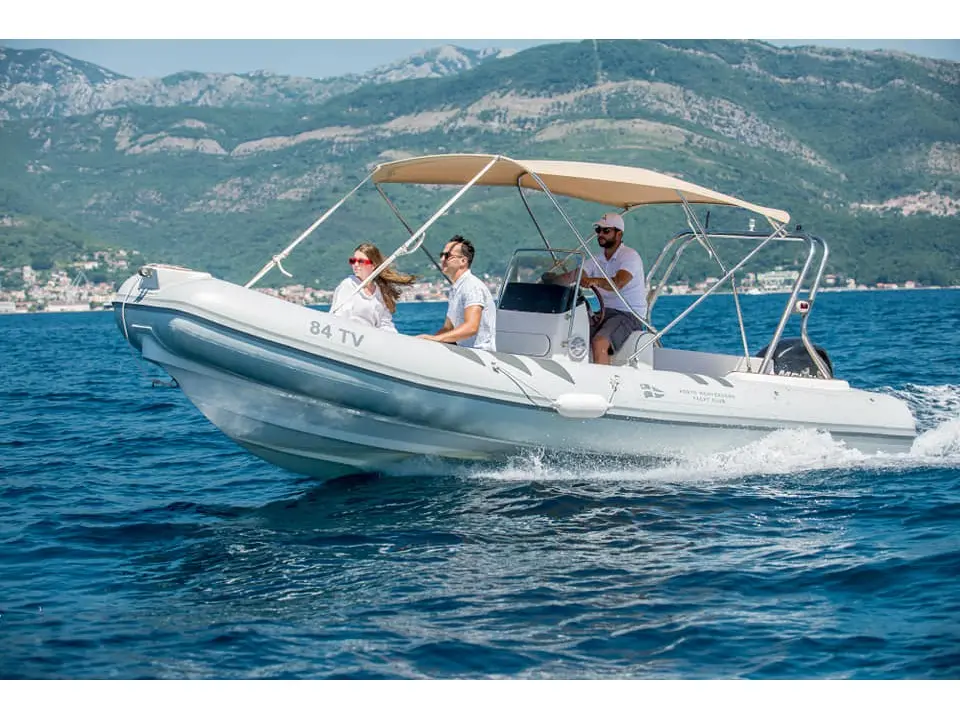 Stingray Predator 640, Main image