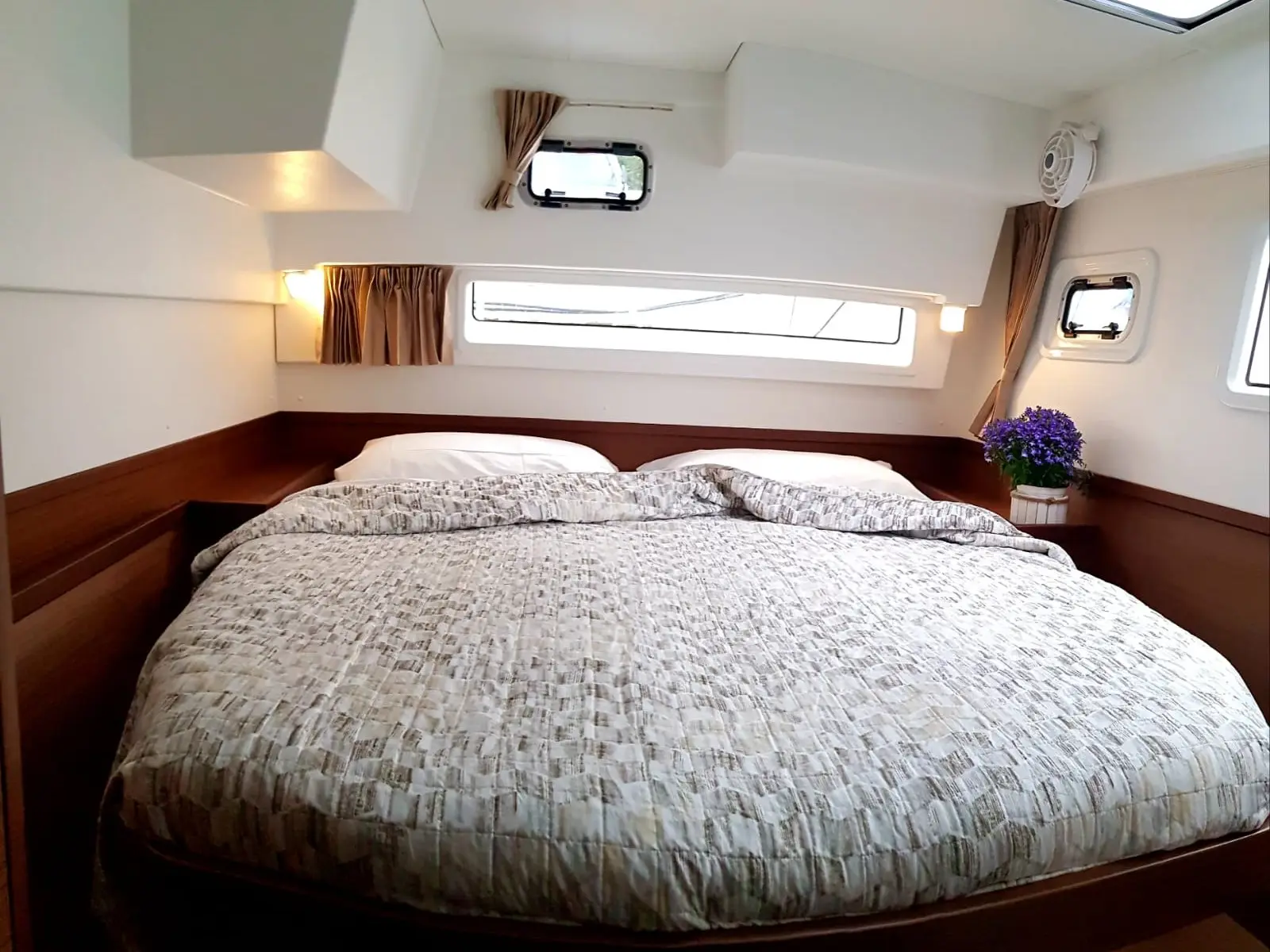 Sea Wolf, Interior image