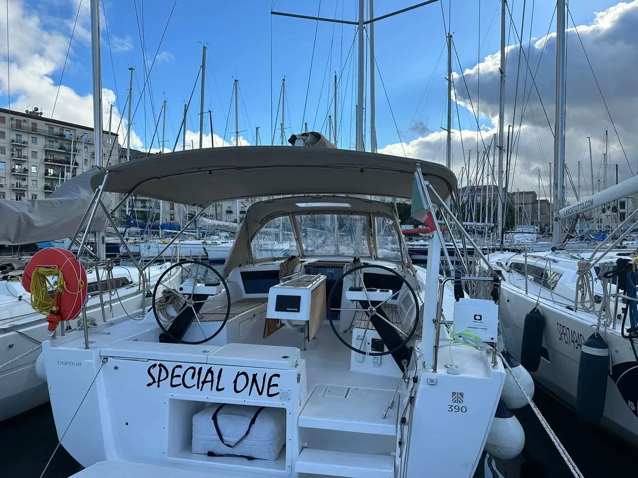 Special One, Dufour 390
