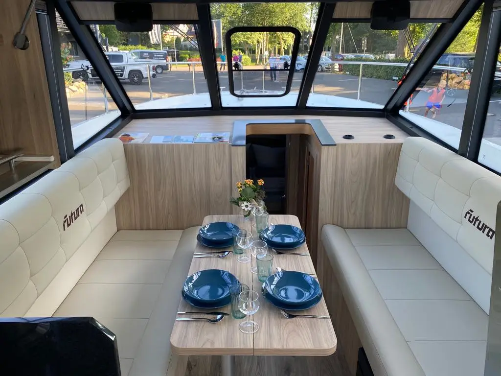 Fleesenqueen One, Interior image