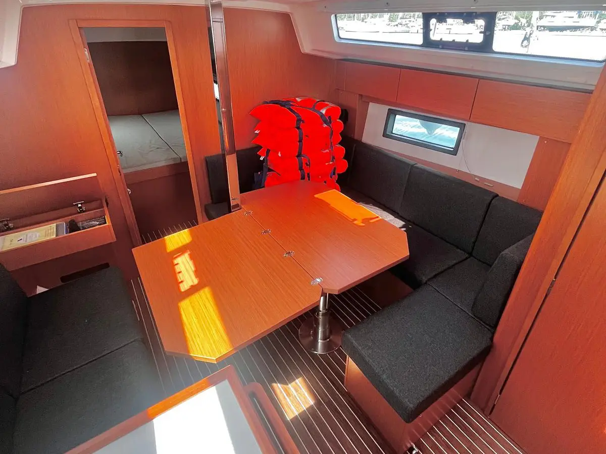 ARYA, Interior image
