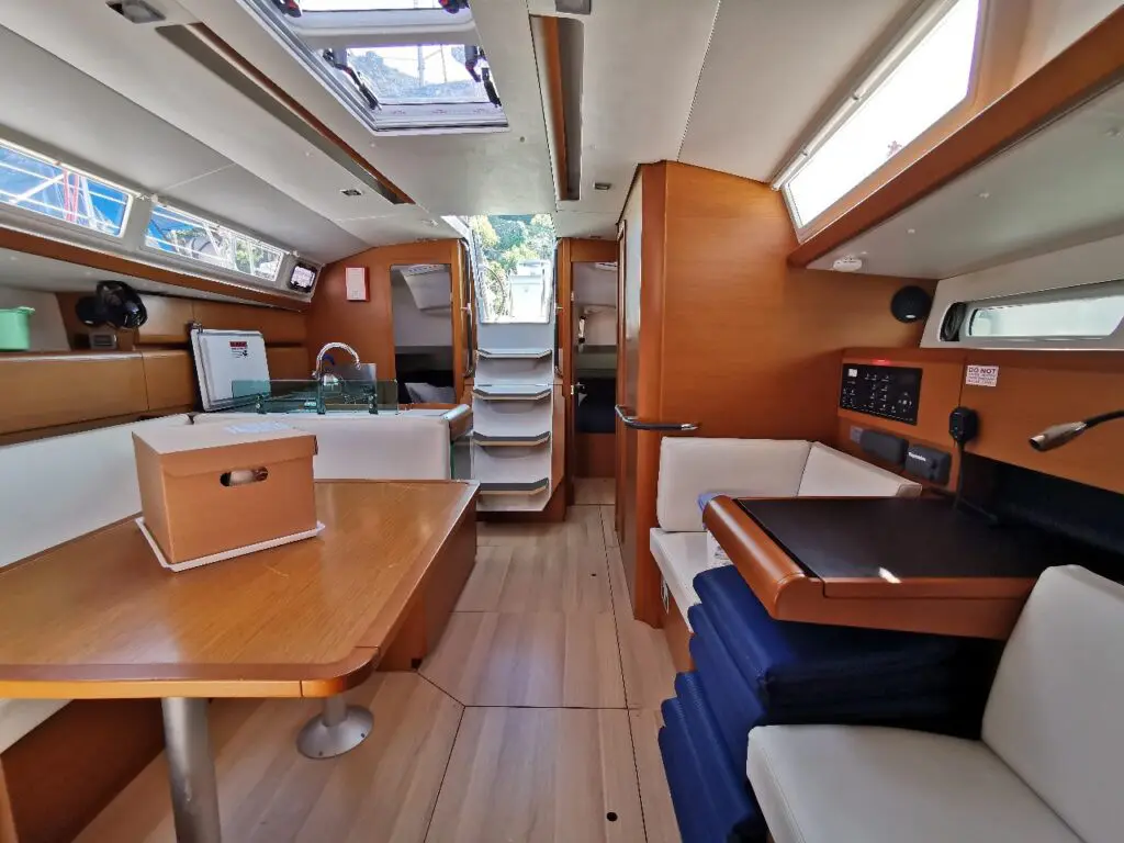 Star Gazer, Interior image