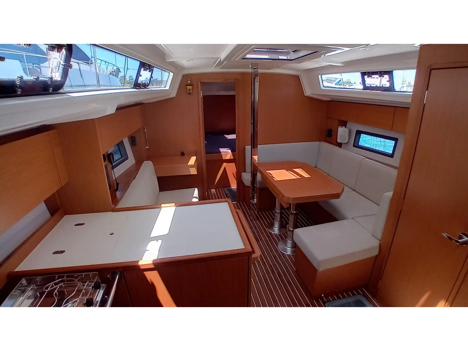 Galini, Interior image
