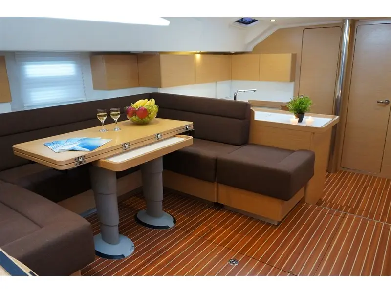 Dimitra, Interior image