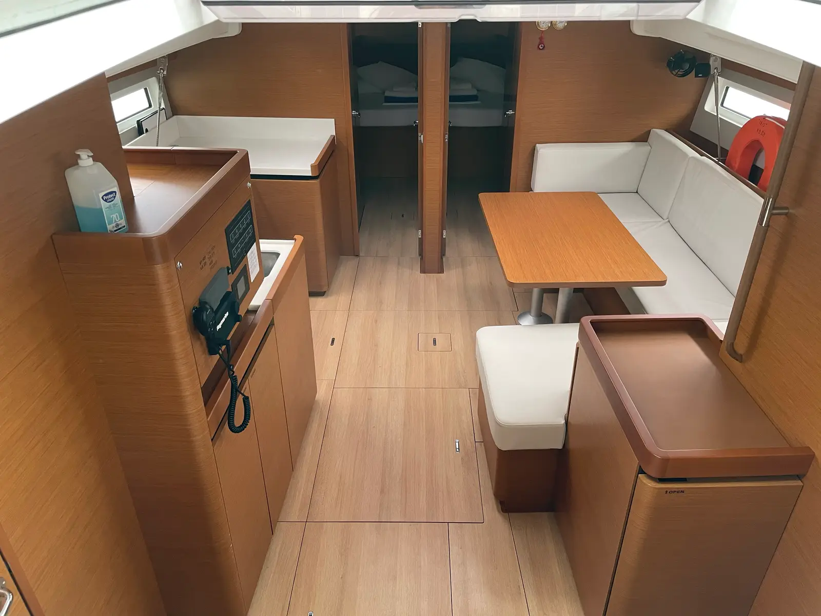 Iris, Interior image