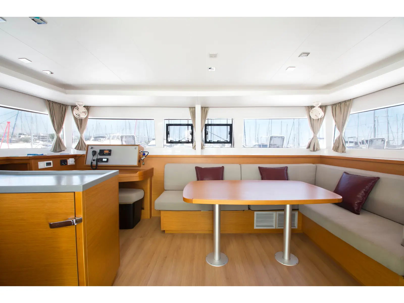 HYDRAVIII, Interior image