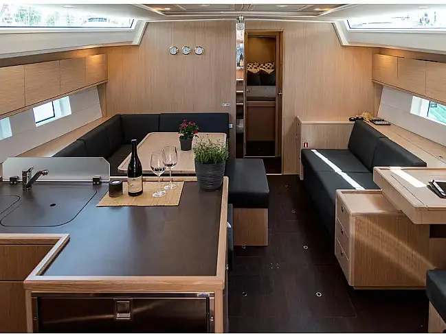 Amaltheia, Interior image