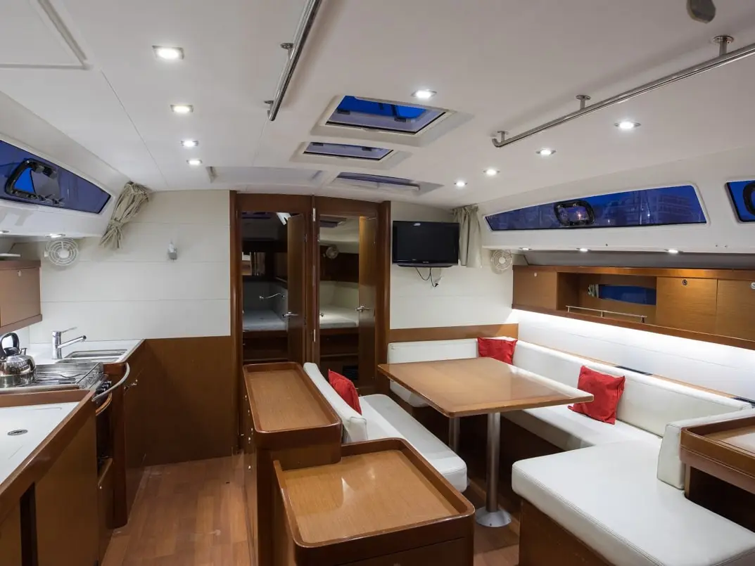 Vanessa M, Interior image