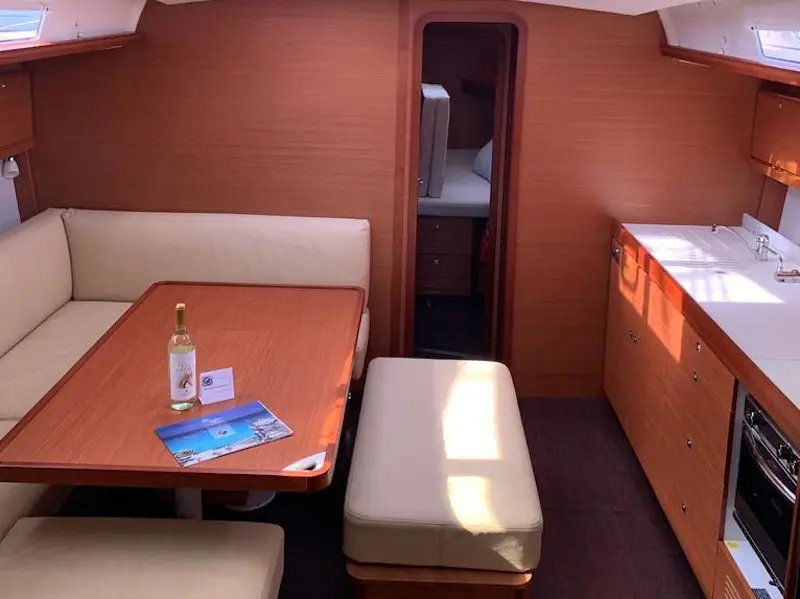 Summer Planet, Interior image