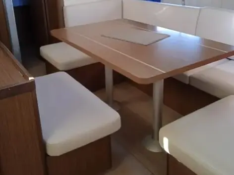 CHRISEL, Interior image