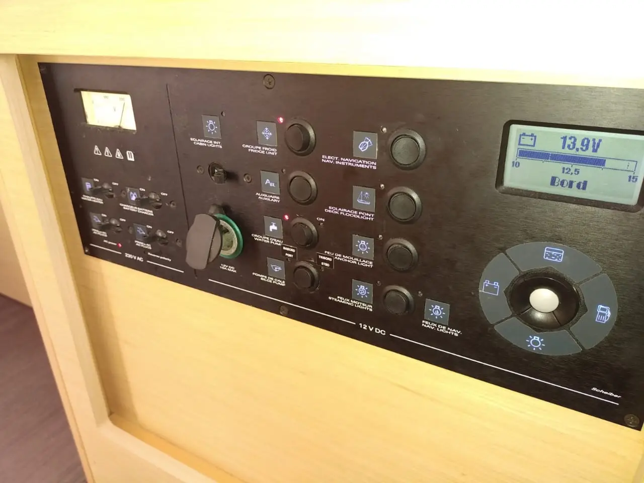 Martine, Switch Panel