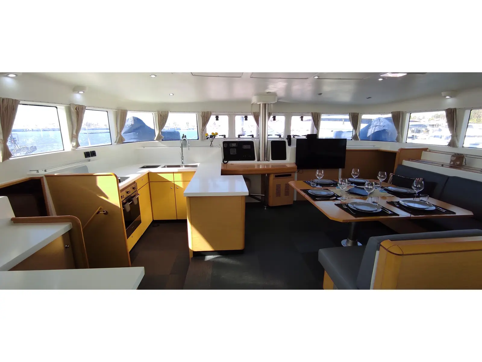 Casino Royale - (A/C - Generator - Refit 2021), Interior image