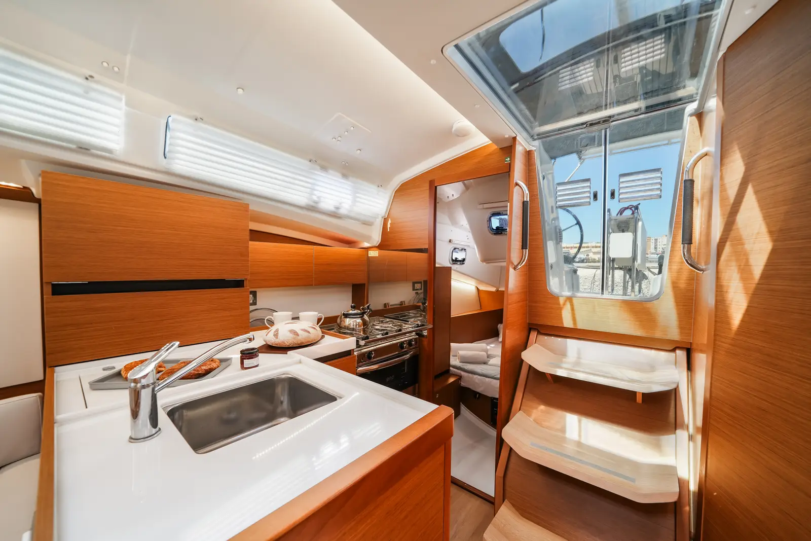 NorthWind 35, photograph 8