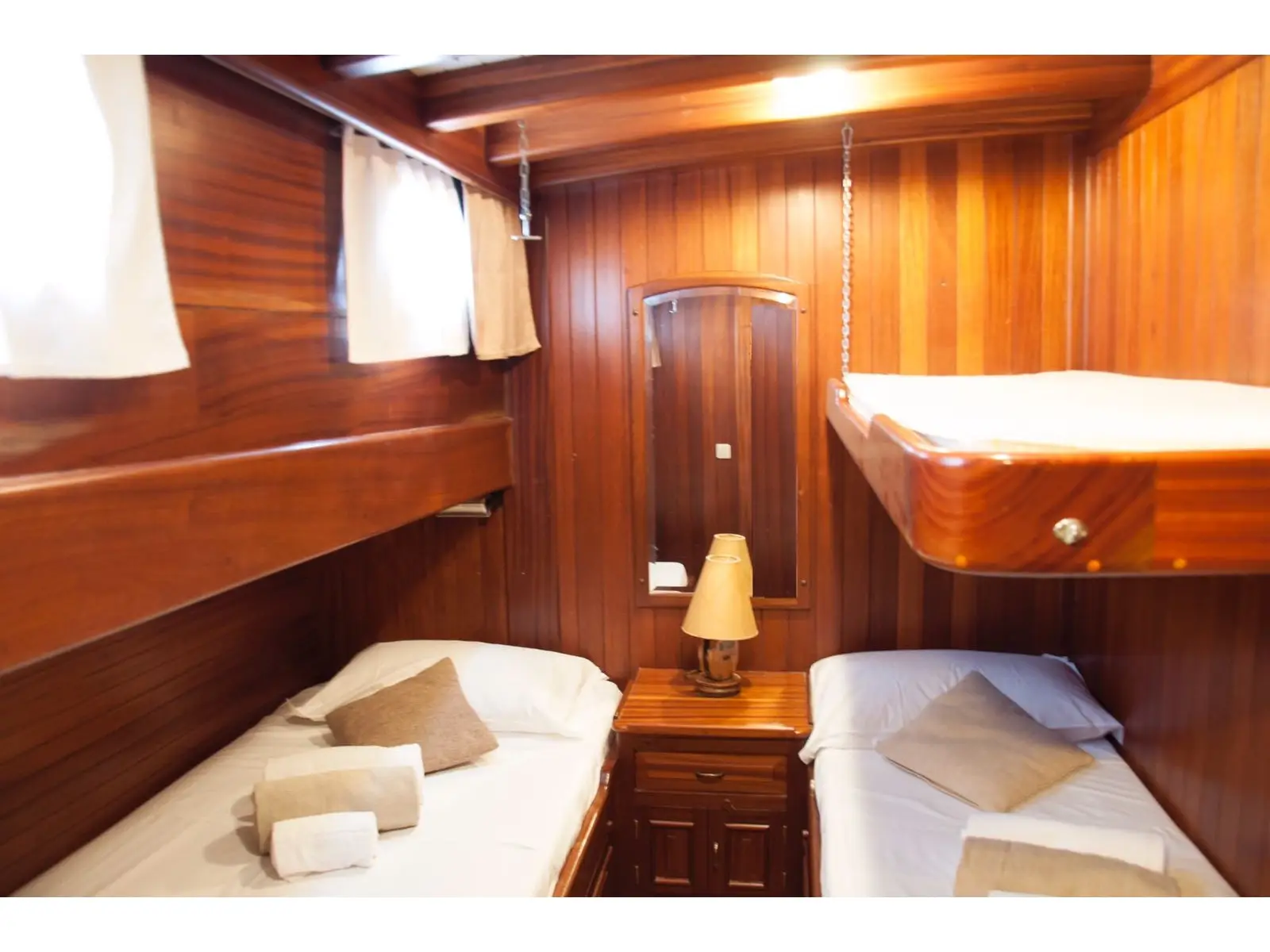 Aeolian Island Cabin 4, Interior image