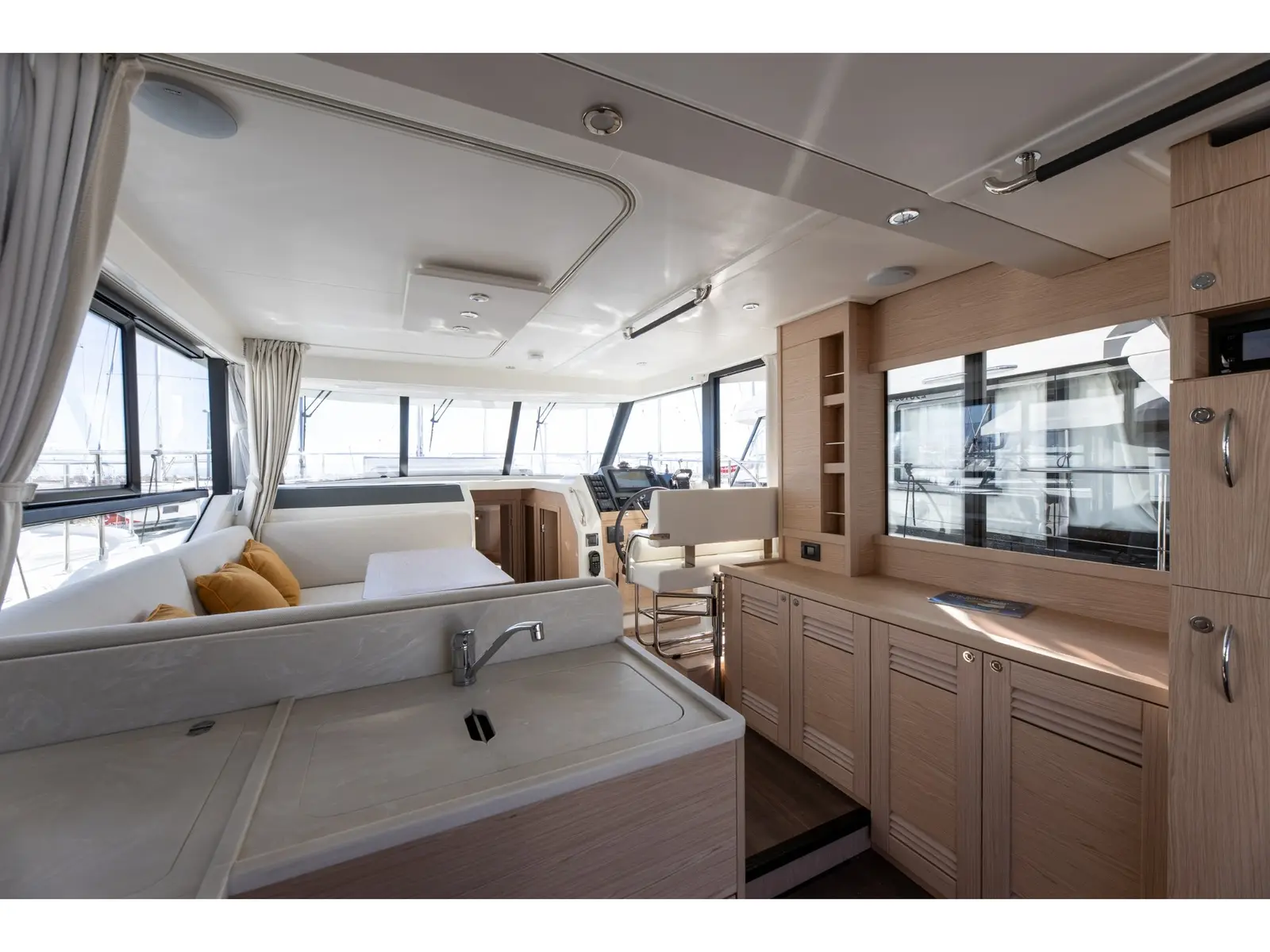 AELIA, Interior image