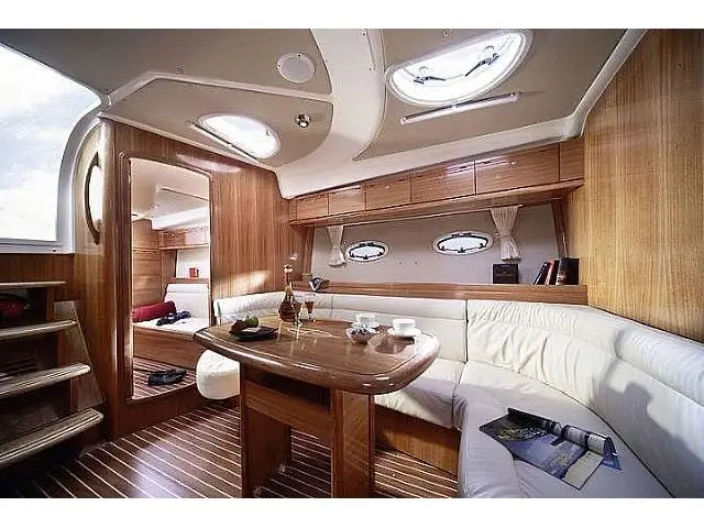 Ribelle, Interior image