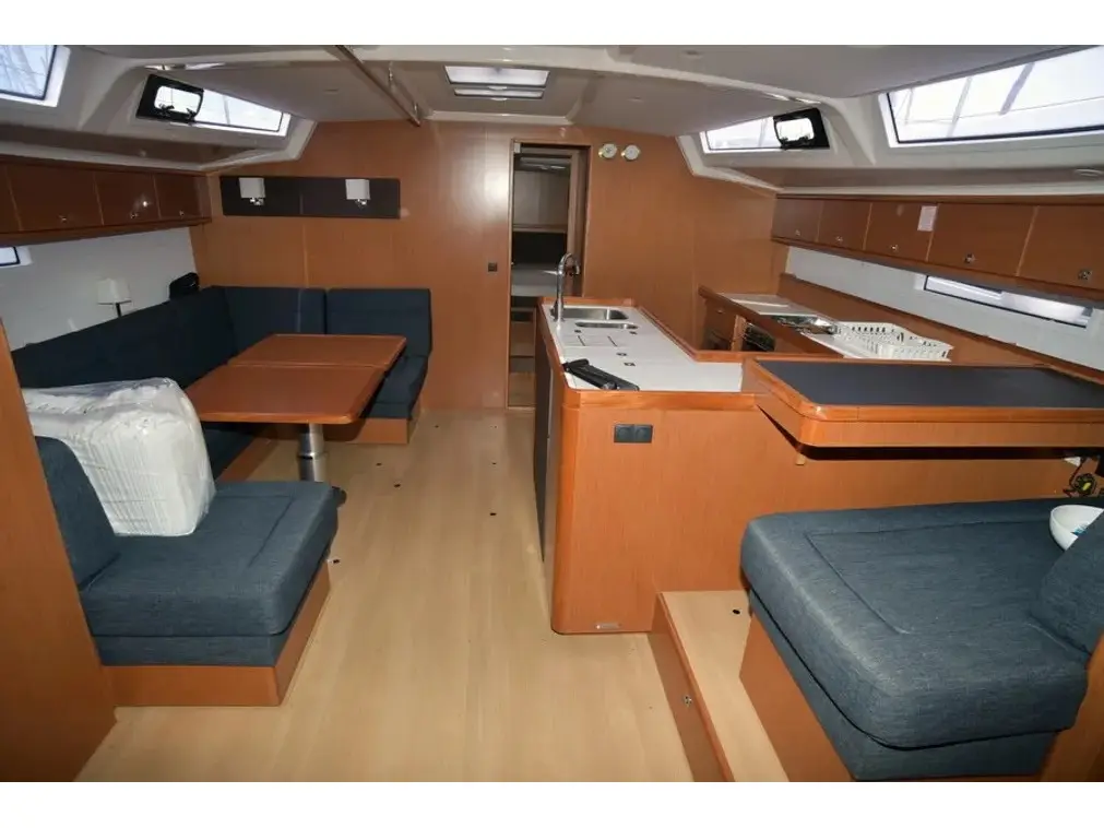 Agamemnon, Interior image