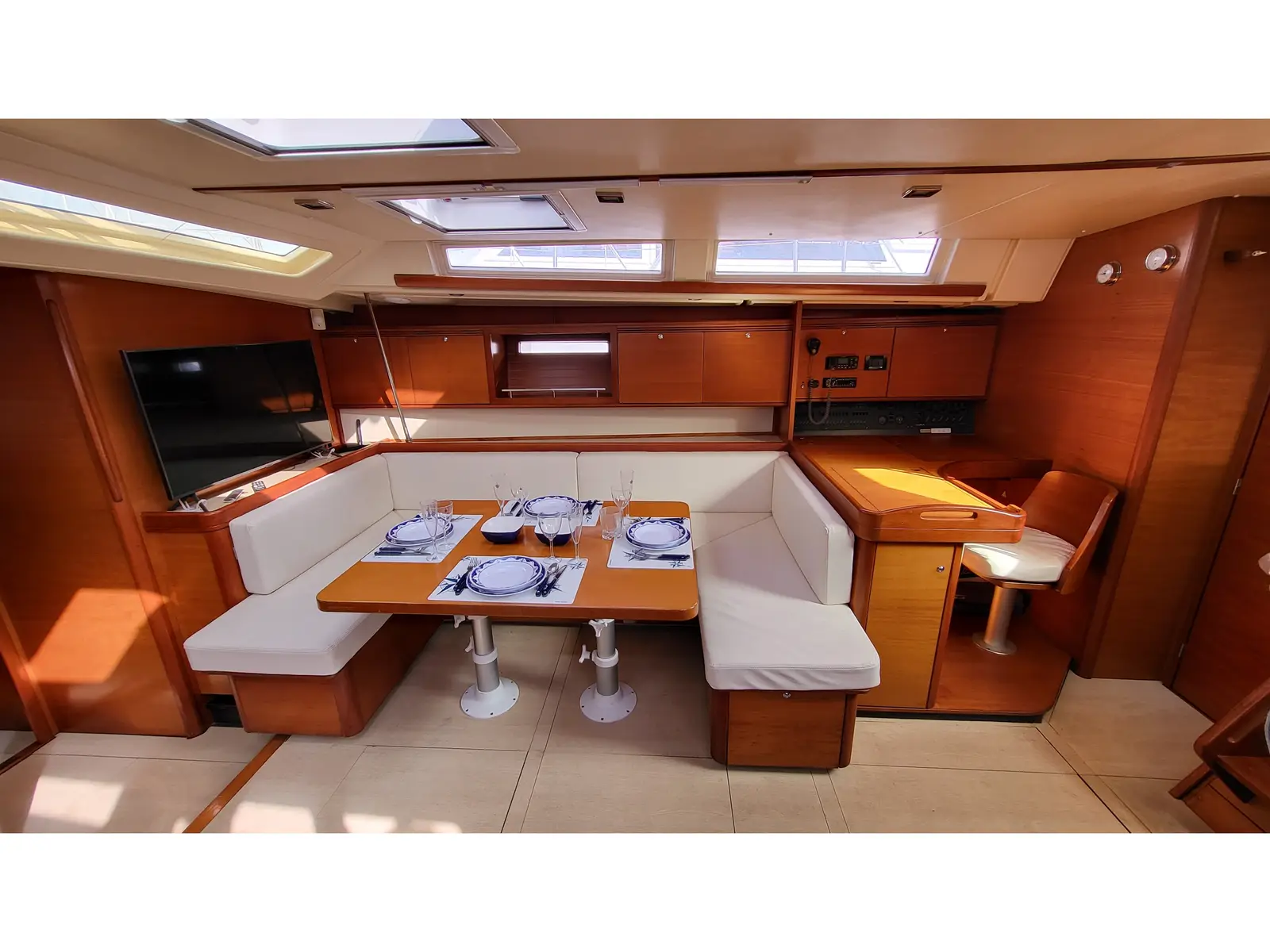 Rainbow, Interior image