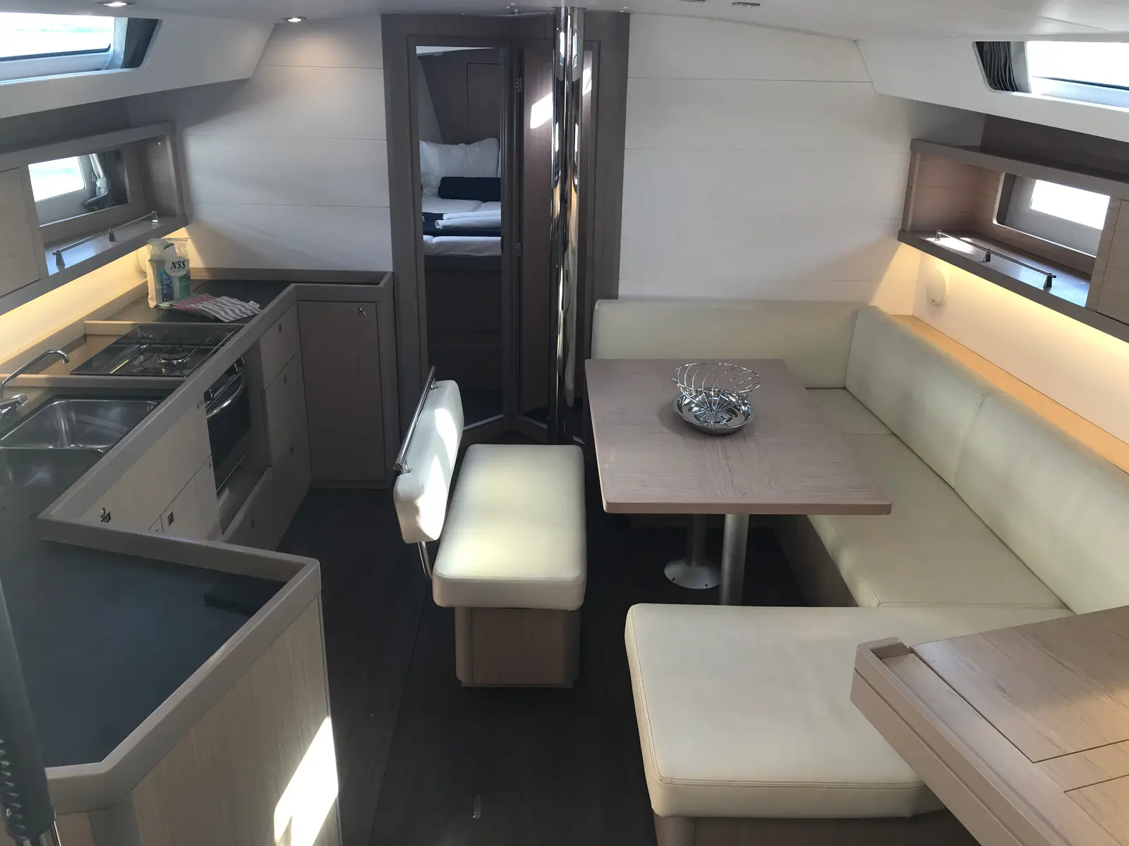 Alfa Centauri I, Interior image
