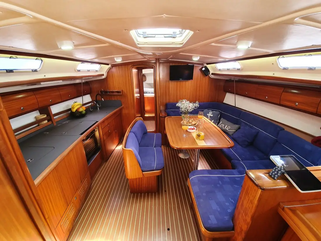 FLIPPER I, Interior image