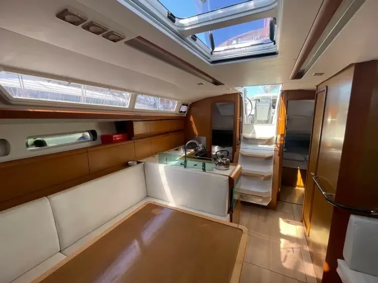 BLUEBERRY, Interior image