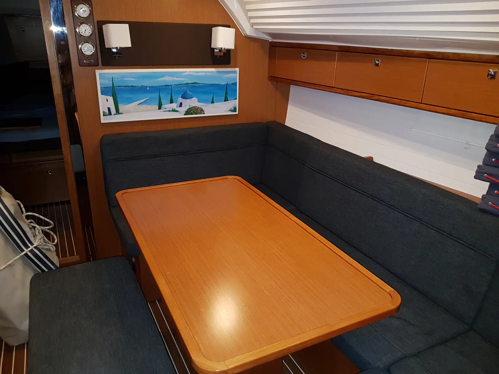 Bavaria cr 41 Marea with bow thruster, Interior image