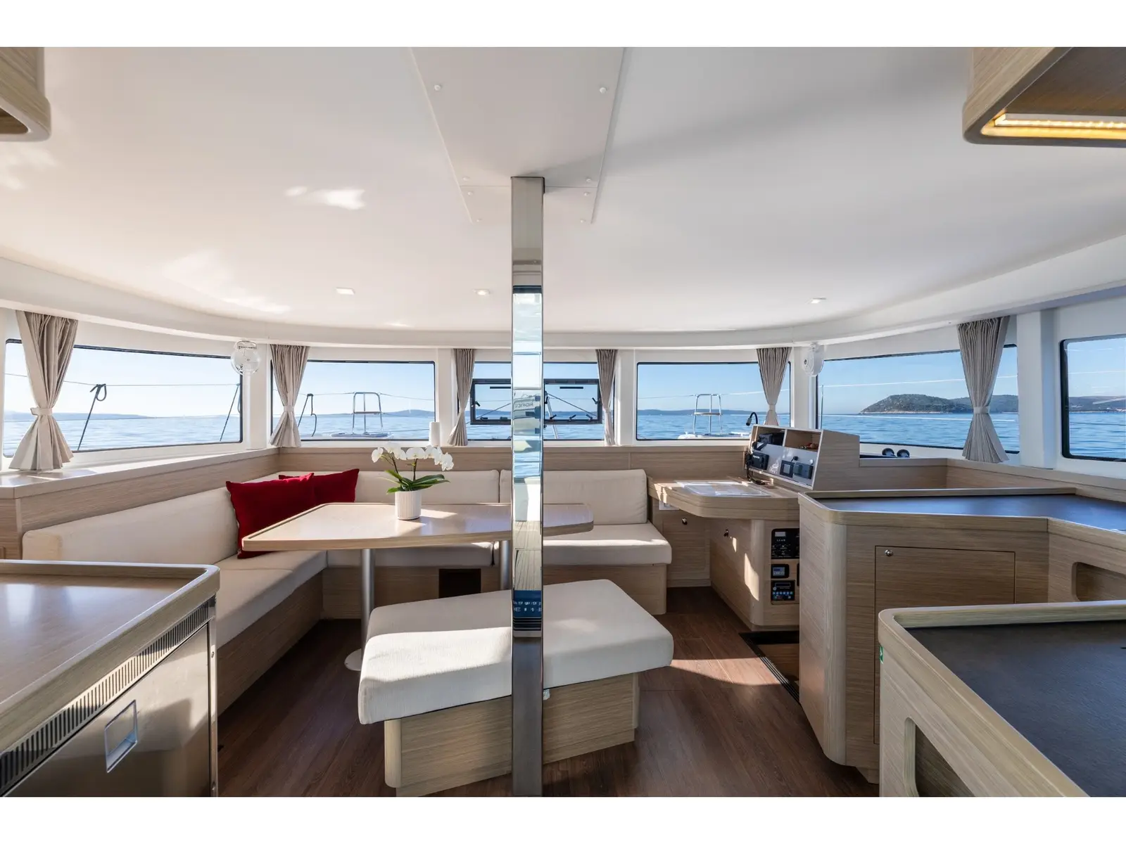 SAX IV, Interior image