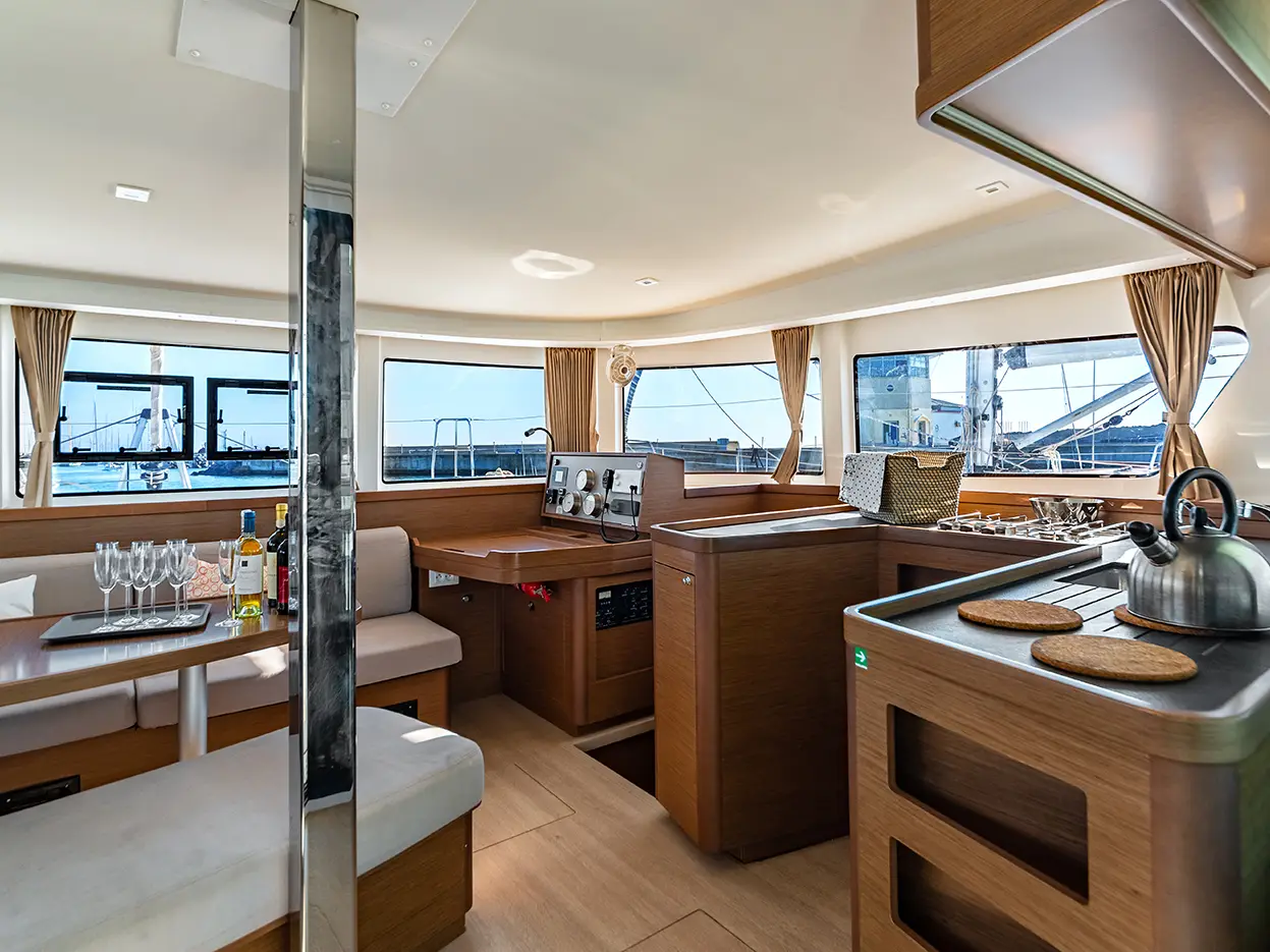 Beatrix, Interior image