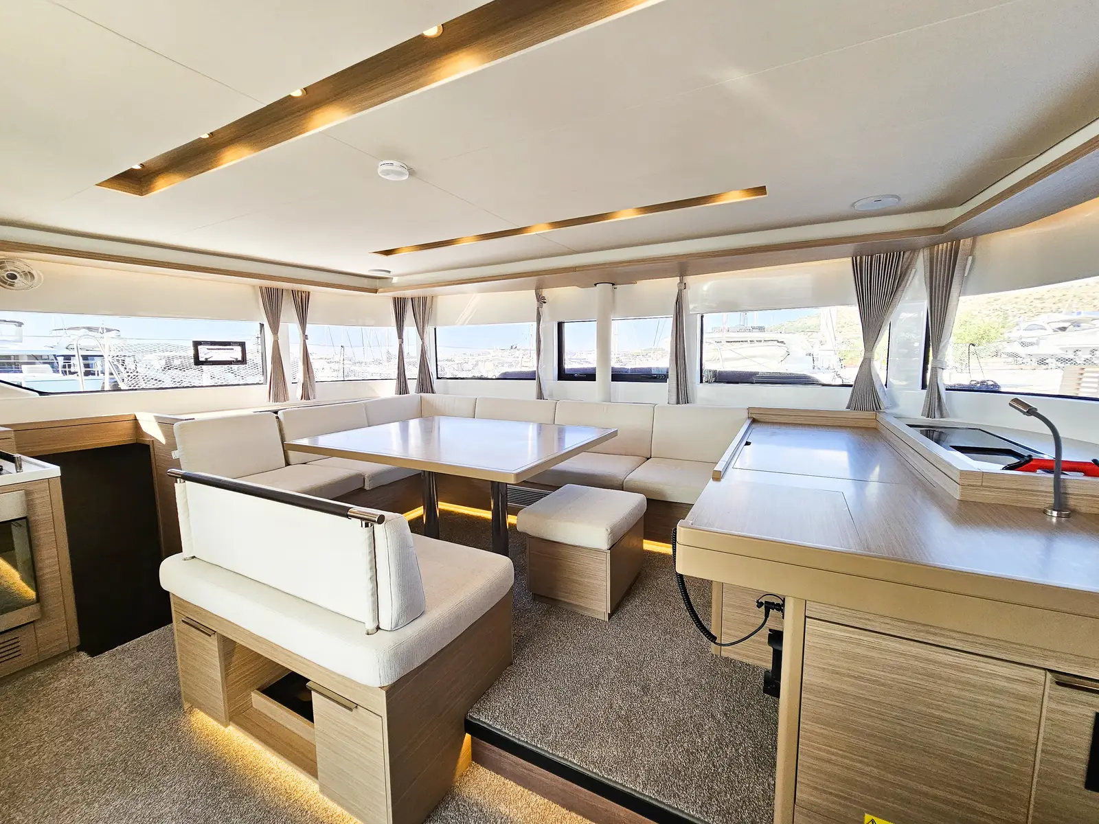Nevera, Interior image