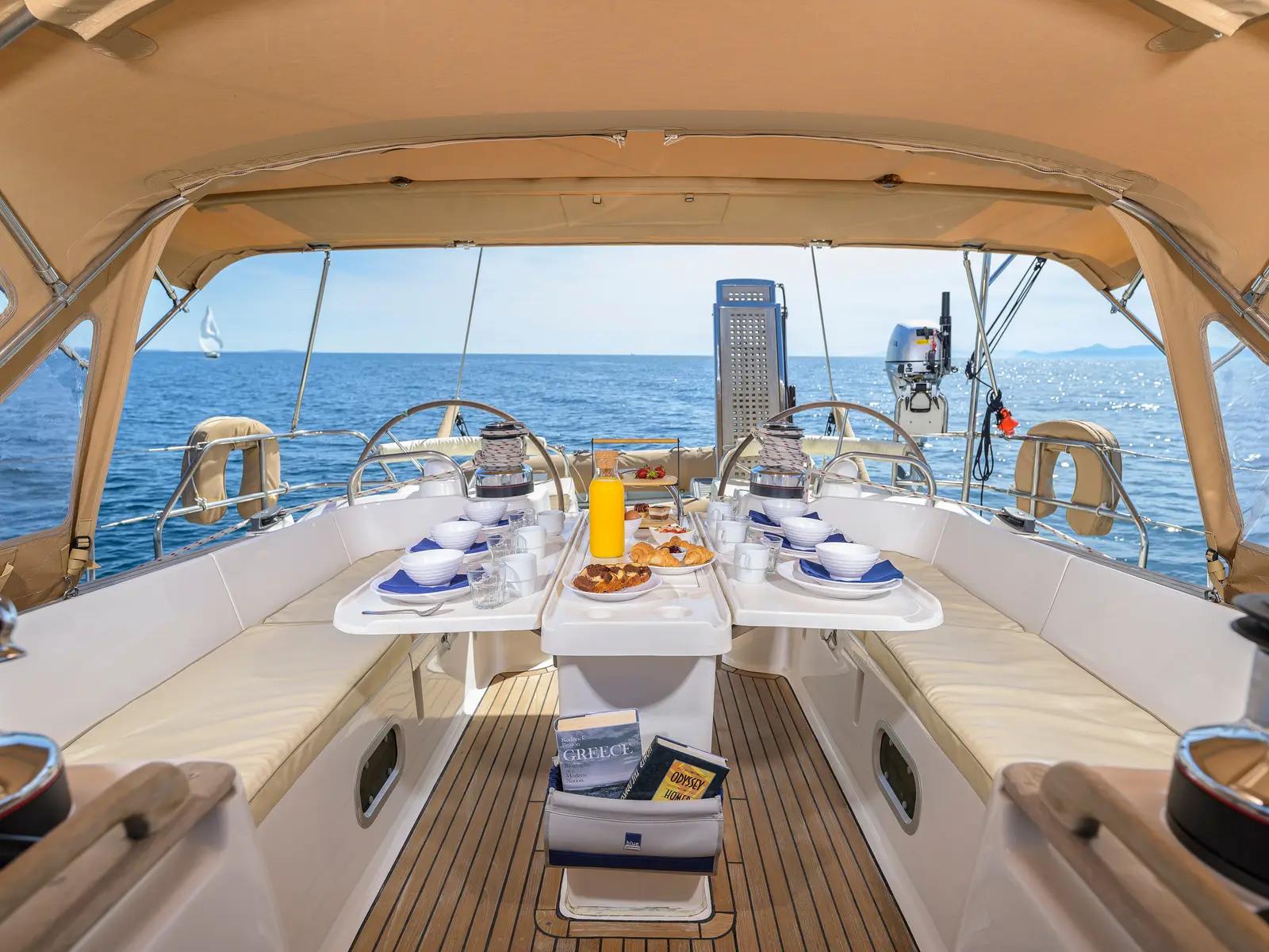 Mythos, Interior image