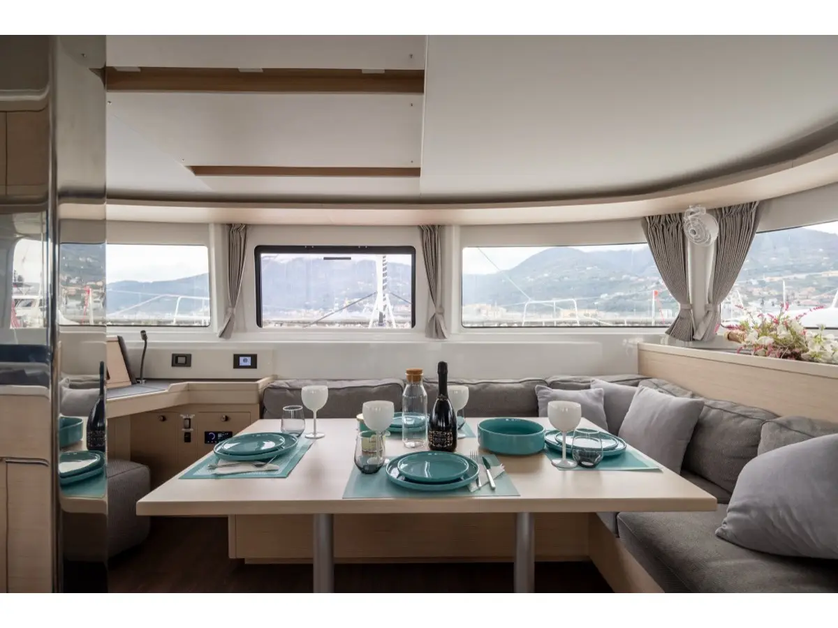 Deep Blue, Interior image