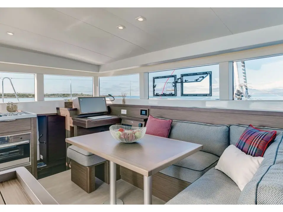 Aelia, Interior image
