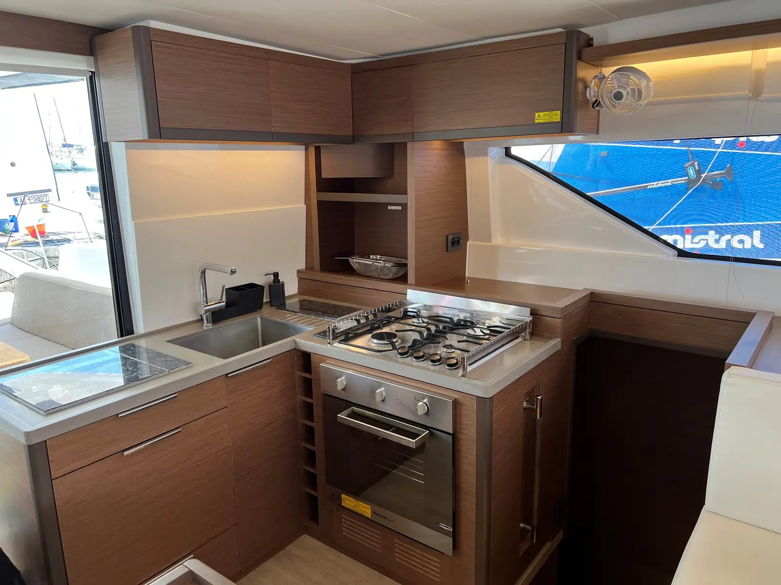 Margeo XVI (A/C - Generator - Water Maker - dishwasher), Interior image