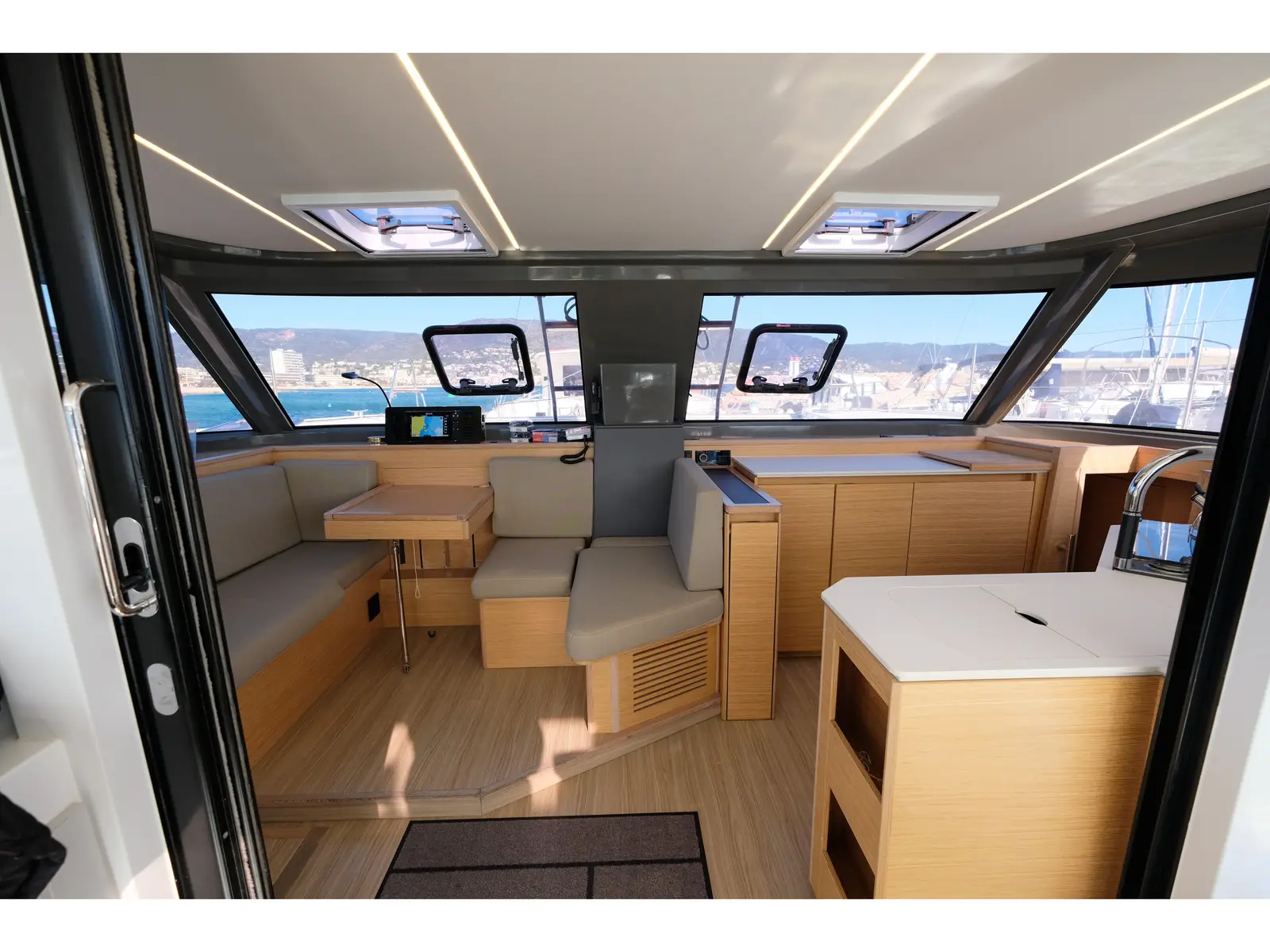 Grelots, Interior image