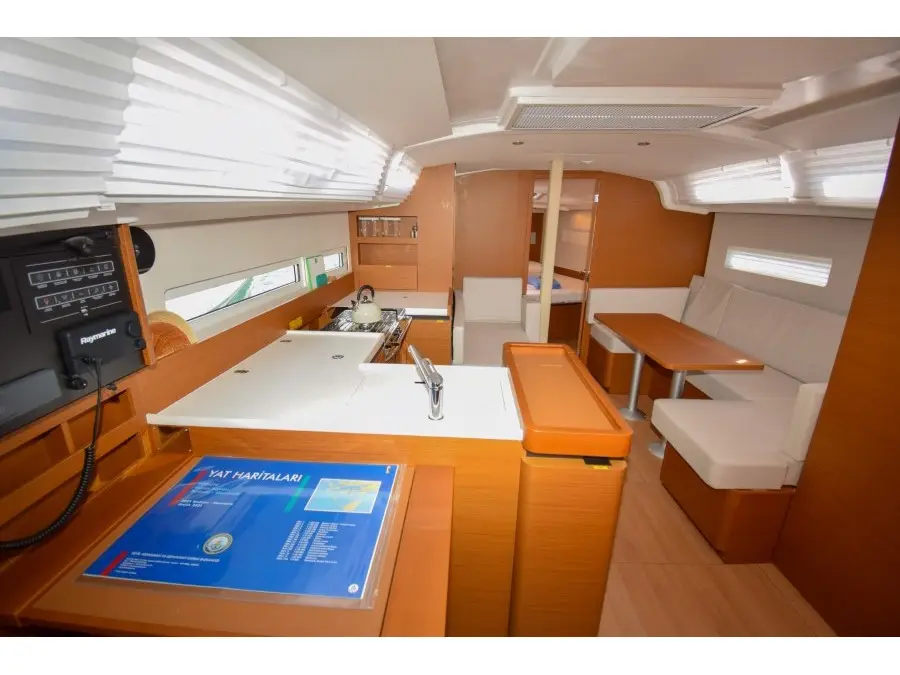Sky Ela, Interior image