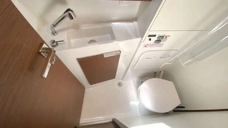 Sunset, Toilet