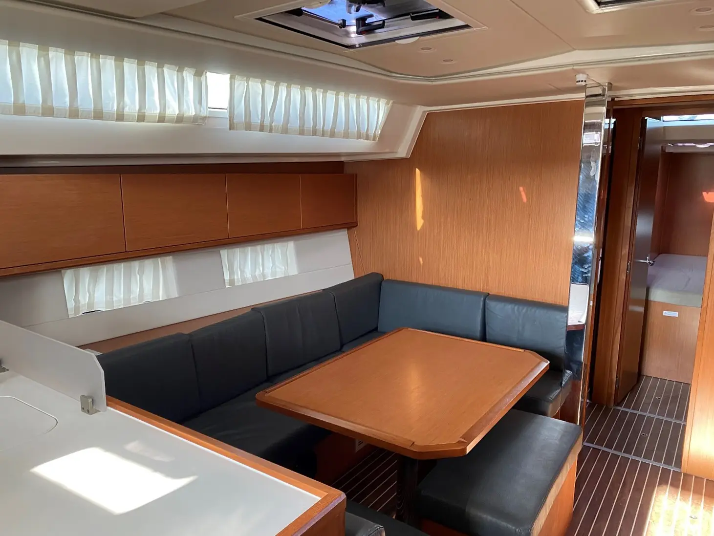 Silver III, Interior image