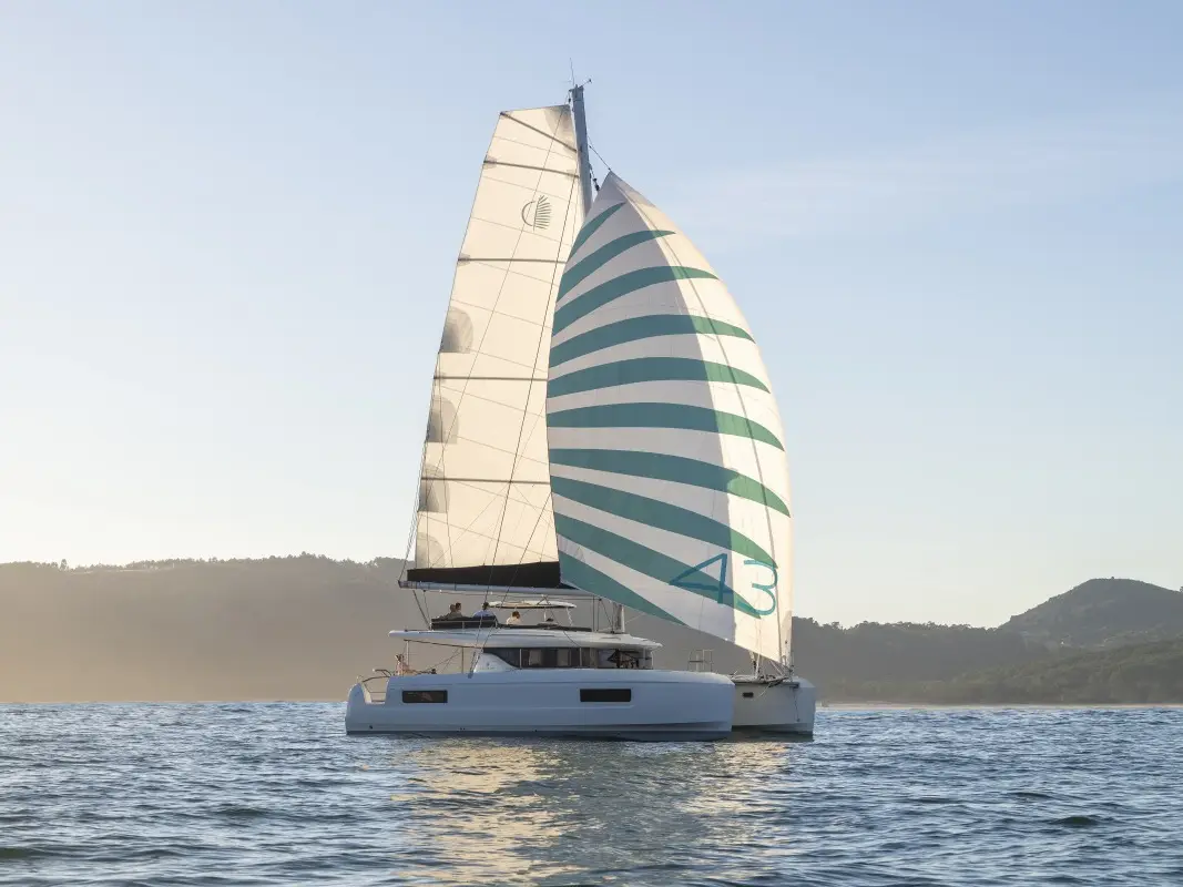 Solara, Lagoon 43
