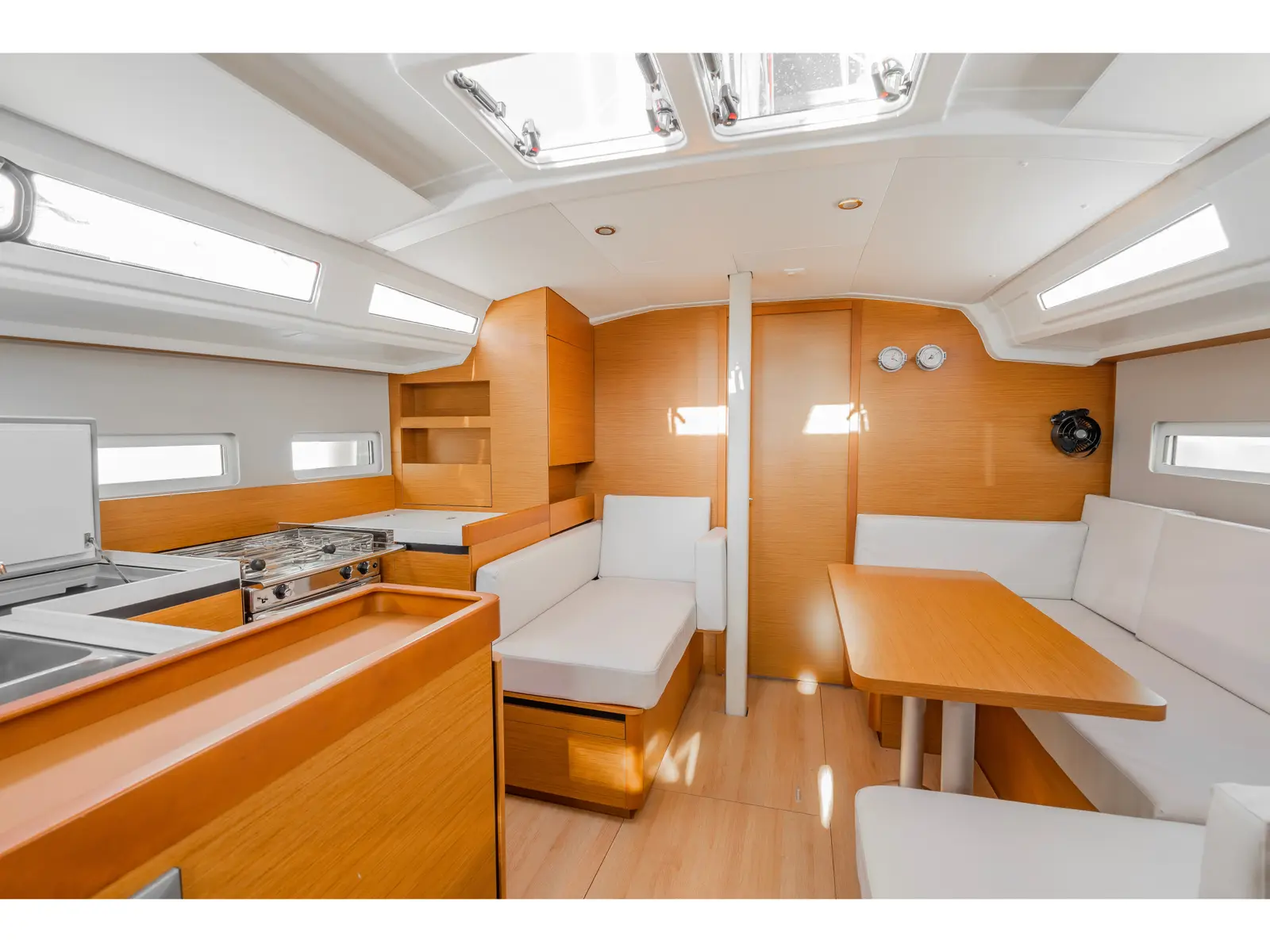 SALTY, Interior image