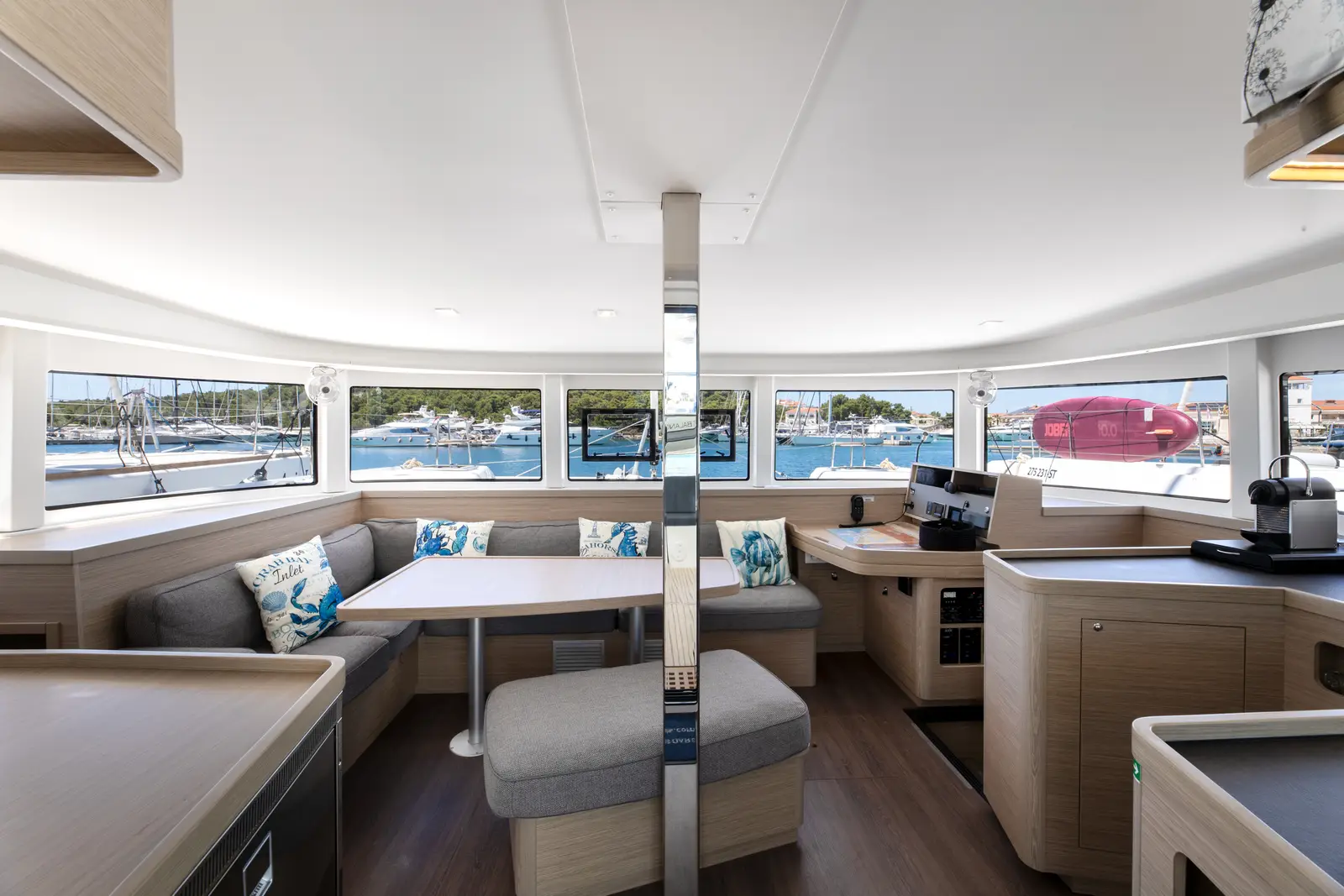 BALANCE 5, Interior image