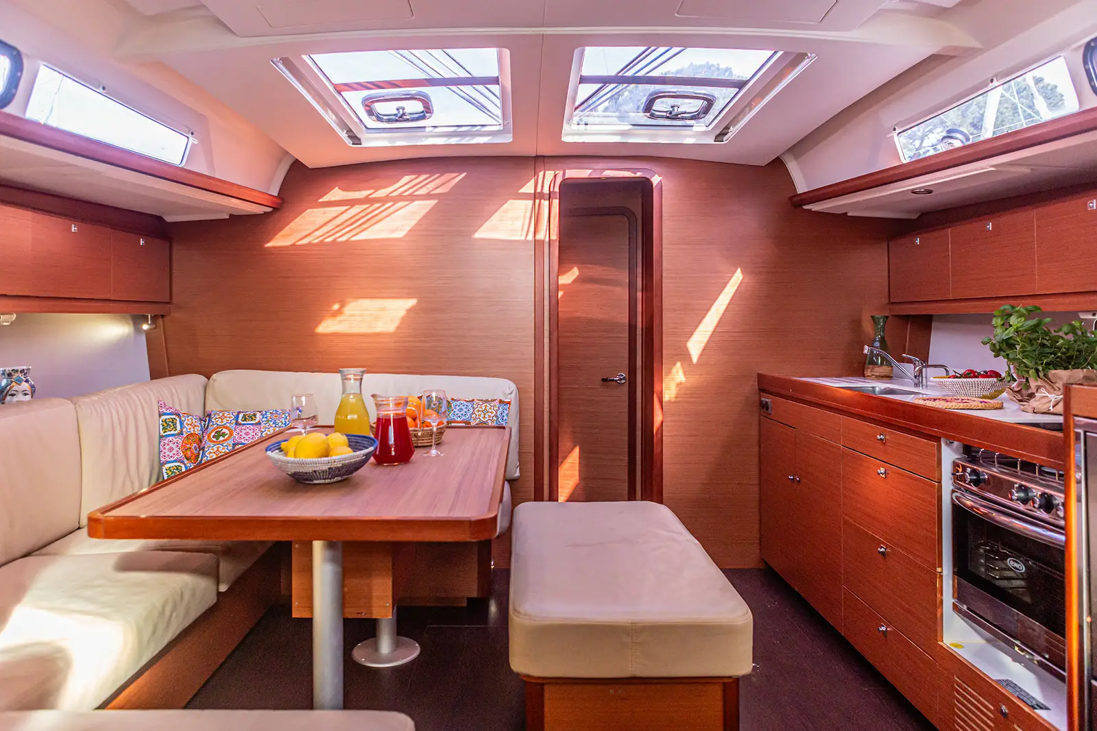 Mania Planet, Interior image