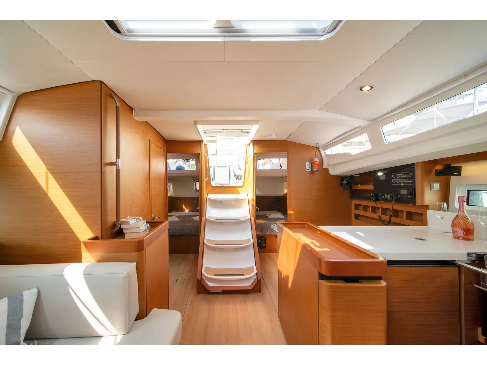 Navillera, Interior image