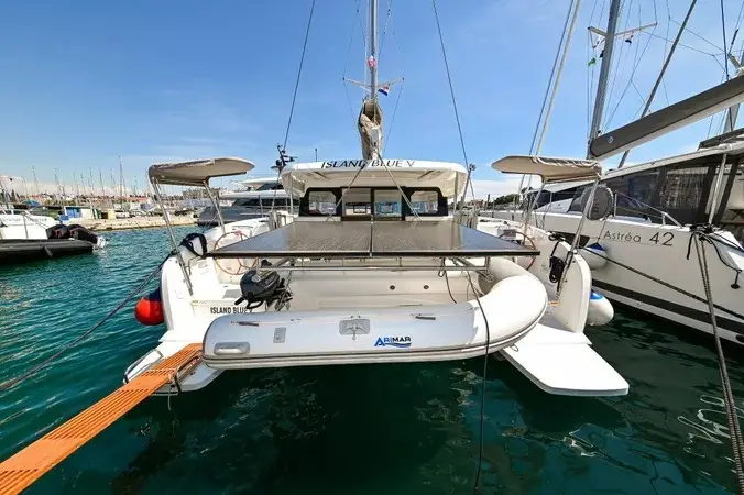 ISLAND BLUE V, photograph 5