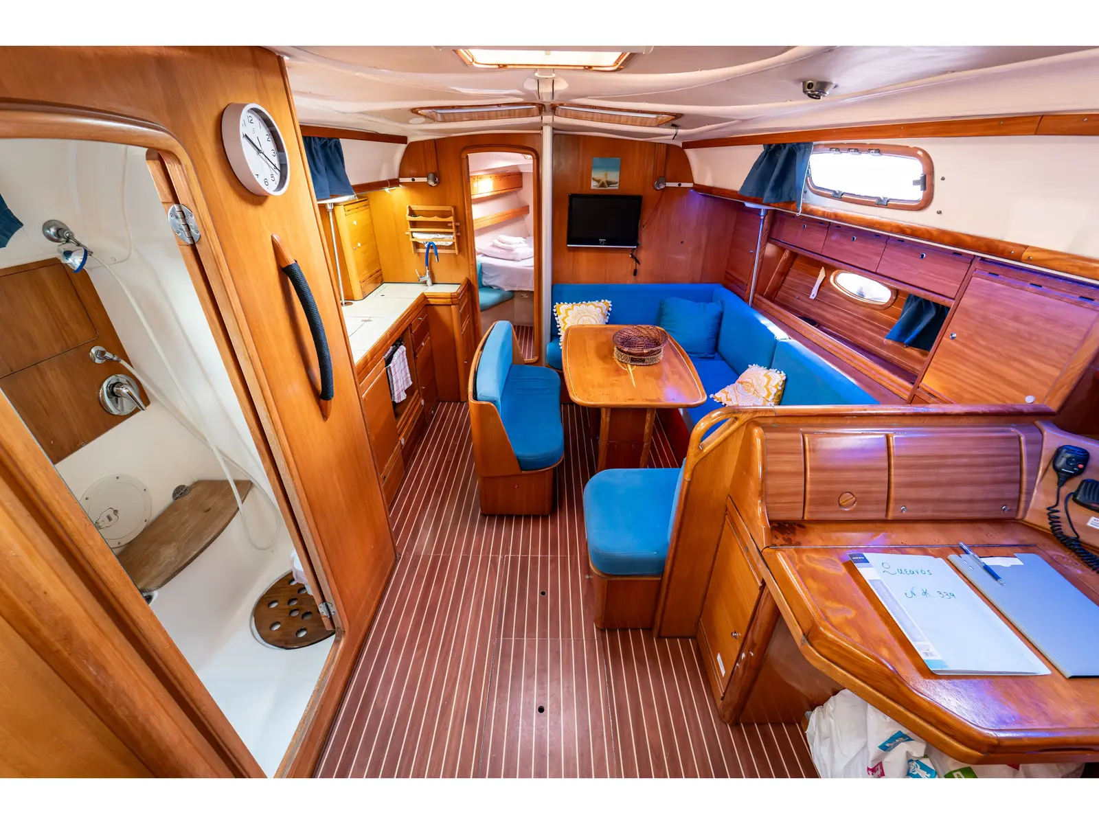 Okeanos, Interior image