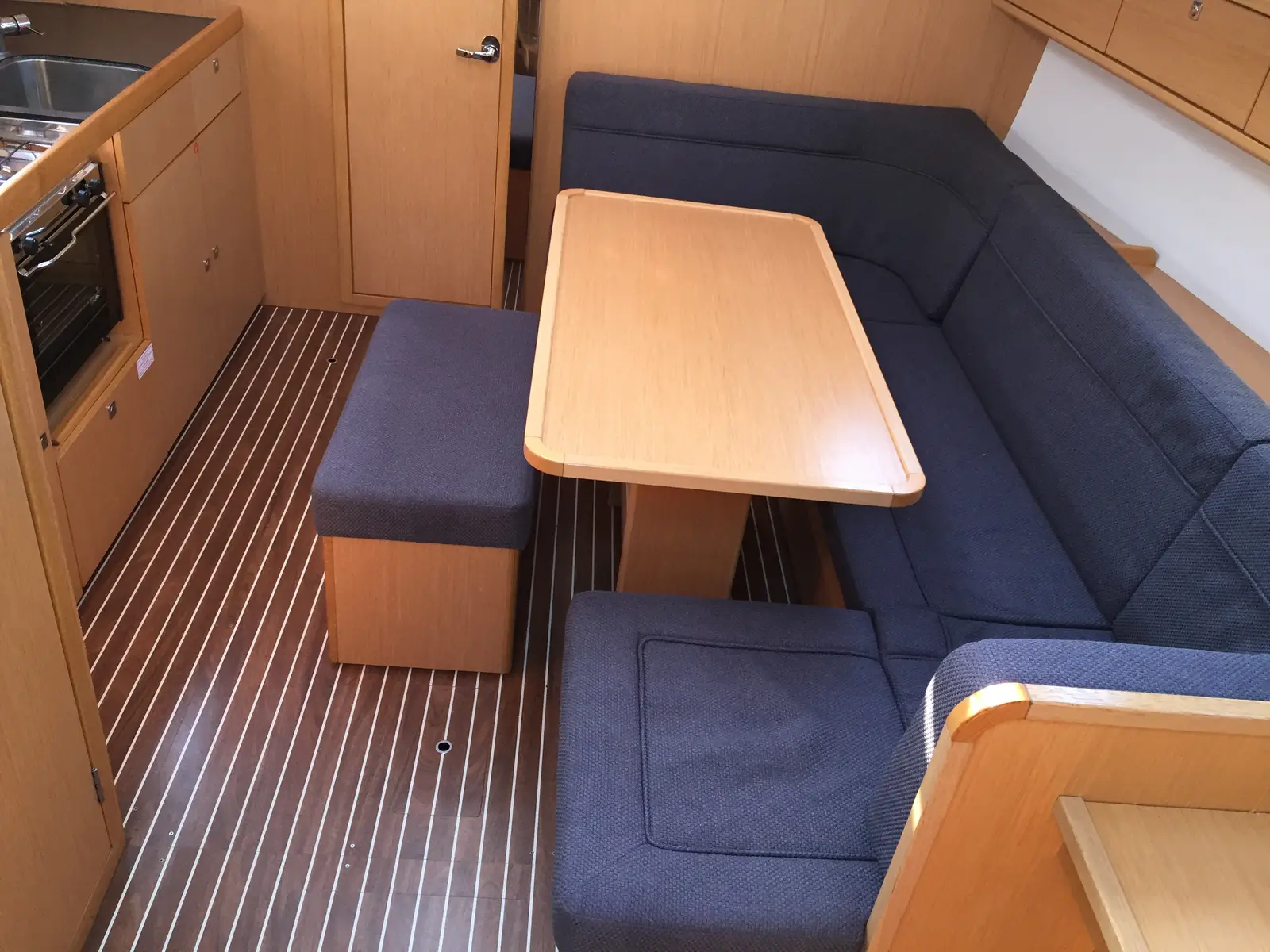 Alioth, Interior image