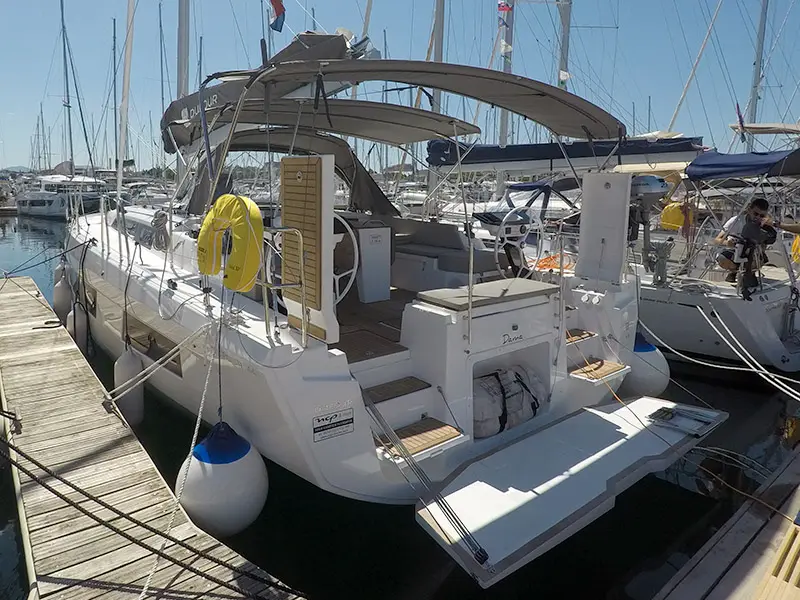 Dama, Dufour 44