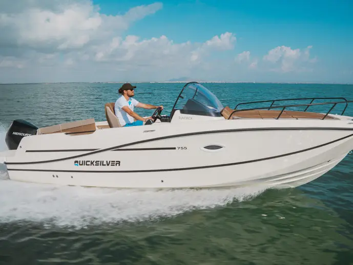 Quicksilver Active 755 sundeck, Quicksilver Activ 755 Sundeck