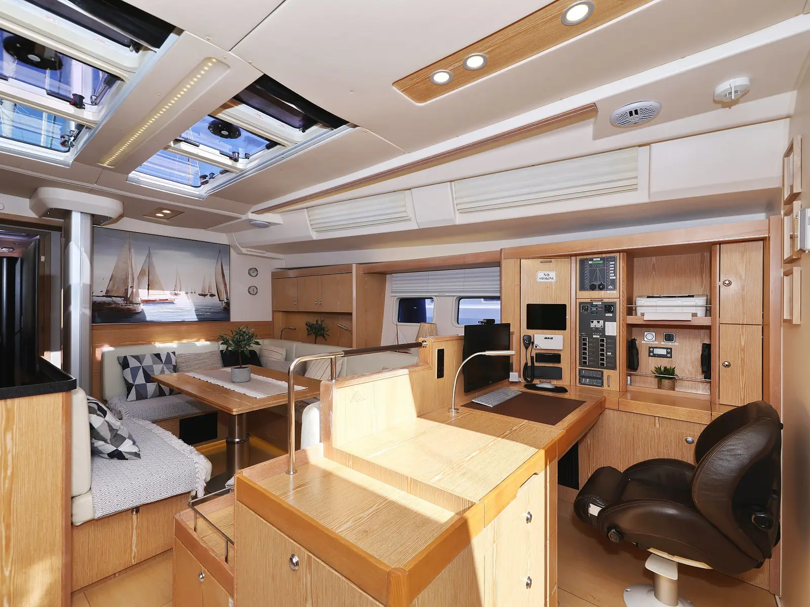 AMETHYST, Interior image