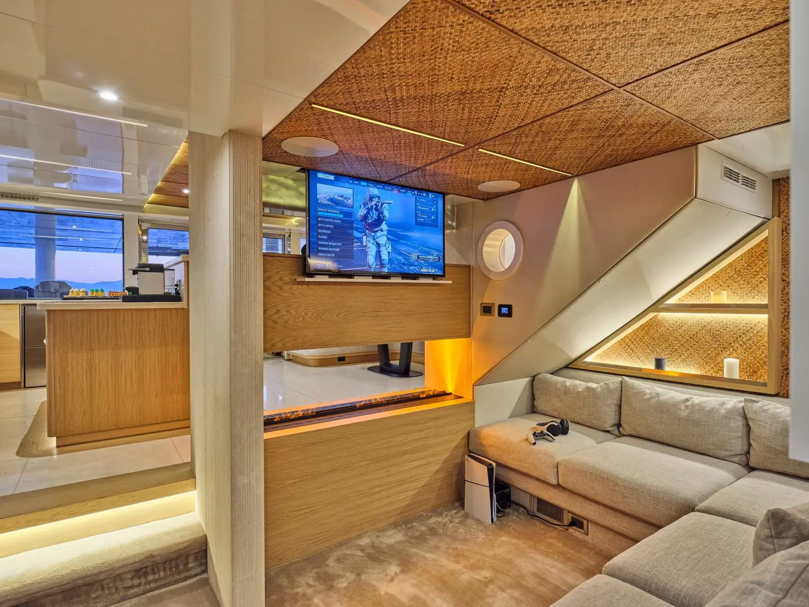Samara, Interior image