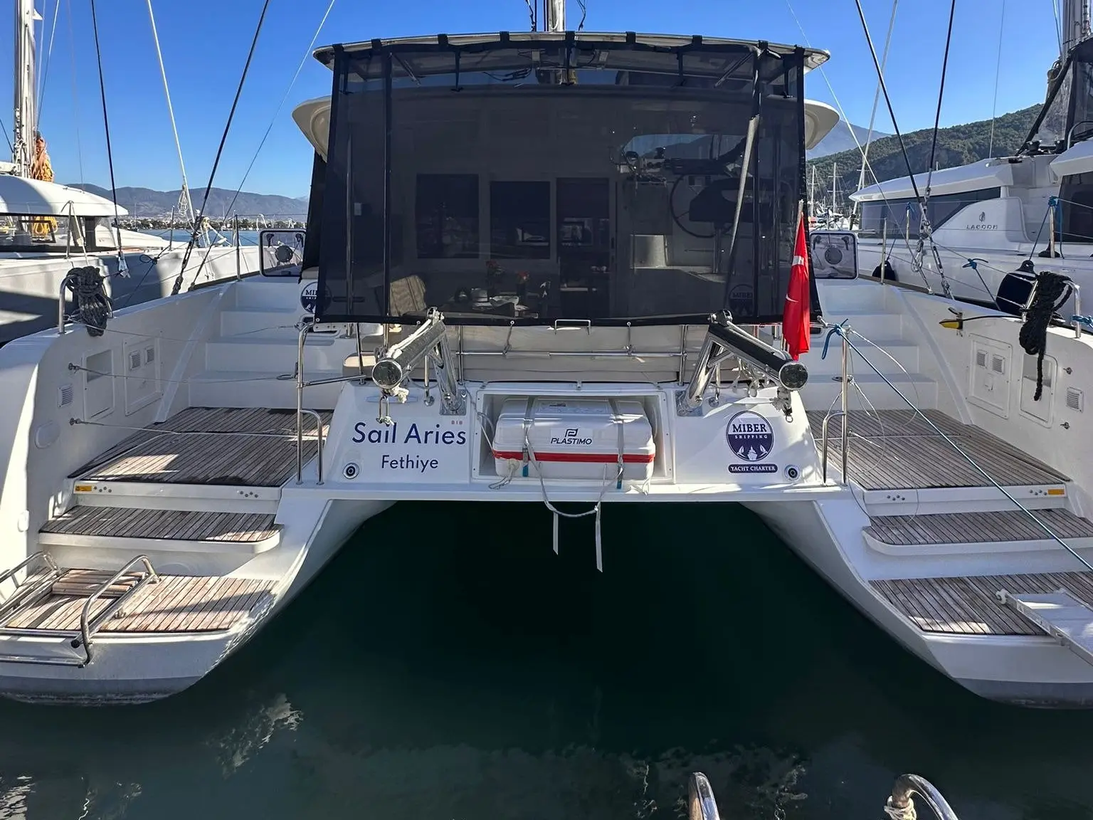 Miber Aries, Lagoon 40